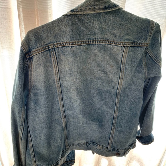 ✨Levis denim trucker jacket✨ - Picture 2 of 3